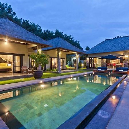 Villa Mahkota Seminyak Exterior foto