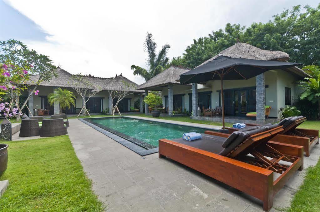 Villa Mahkota Seminyak Exterior foto
